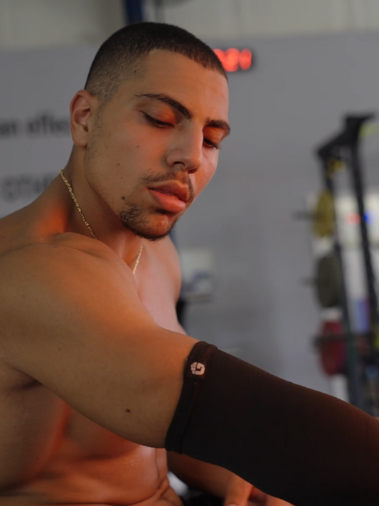 Compression arm sleeves for sports, gym, and recovery – designed for comfort and performance.